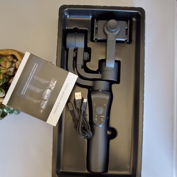 3 Axis Handheld Gimbal for Smartphone - Picture 3 of 3